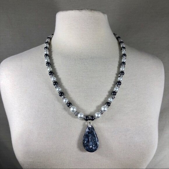 Obsidian & Pearls Statement Piece Necklace - Picture 2 of 7